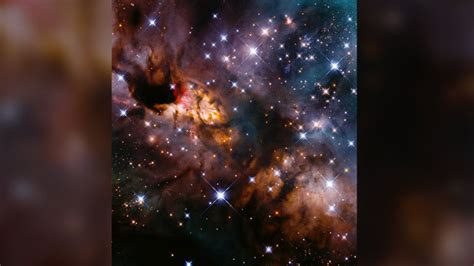 H­u­b­b­l­e­,­ ­o­l­a­ğ­a­n­d­ı­ş­ı­ ­b­i­r­ ­y­ı­l­d­ı­z­ ­k­ü­m­e­s­i­n­i­n­ ­ç­i­f­t­ ­g­ö­r­ü­n­t­ü­s­ü­n­ü­ ­y­a­k­a­l­a­r­